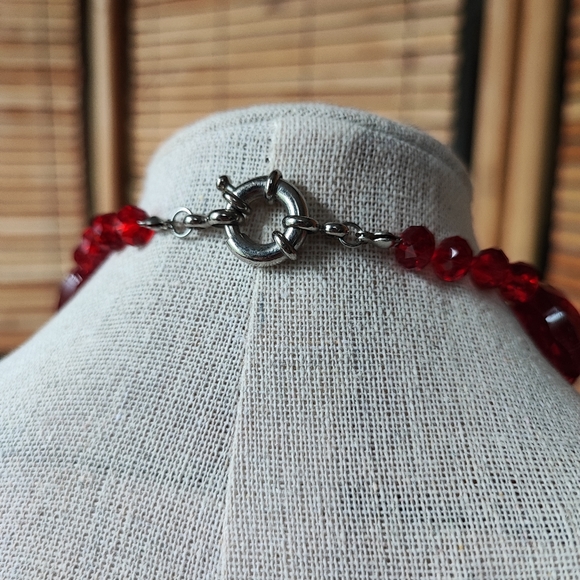 Red Siam Glass Faceted Necklace and Earrings Silver Tone Lifesaver Clasp Heavy - Picture 8 of 12